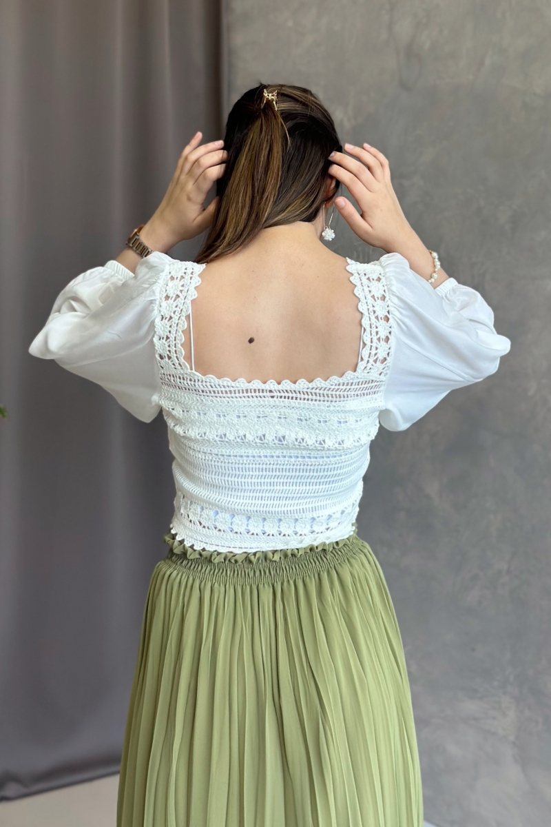 İlay Rozerin Beyaz Crop Bluz