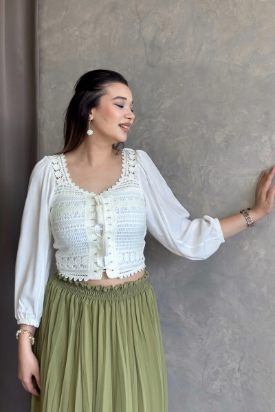 İlay Rozerin Beyaz Crop Bluz