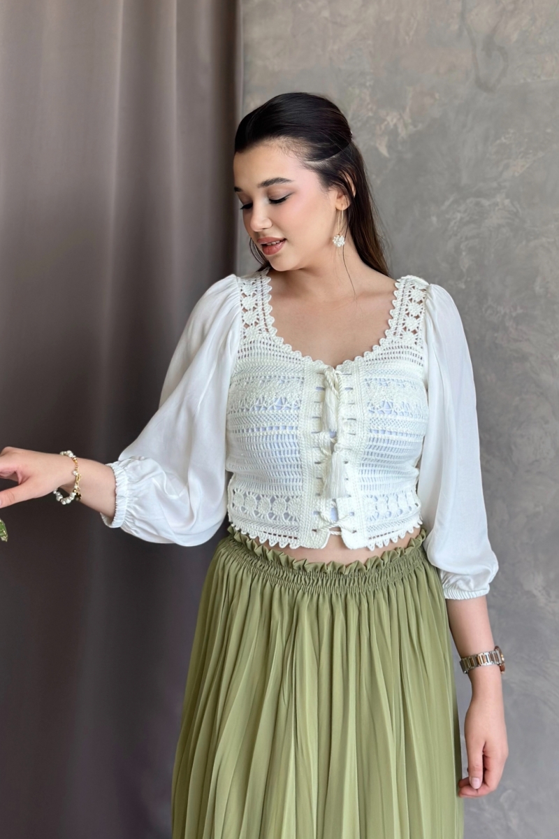 İlay Rozerin Beyaz Crop Bluz