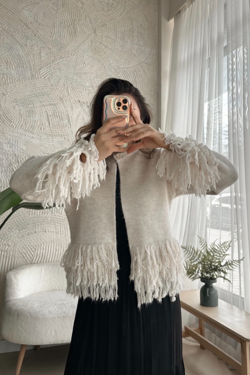 Poll Feza Beyaz Hırka